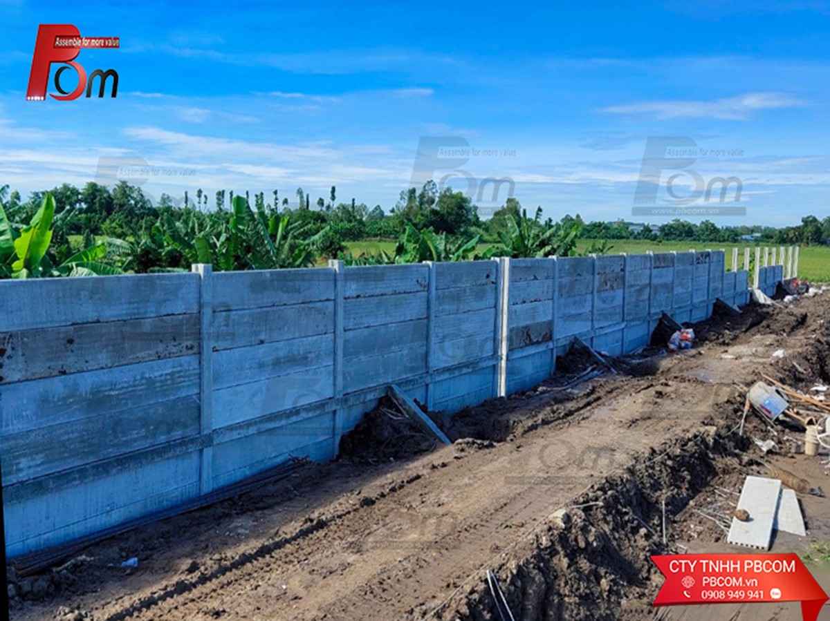Hệ móng trụ đúc sẵn kiên cố thay thế xây gạch truyền thống trên nền đất yếu.