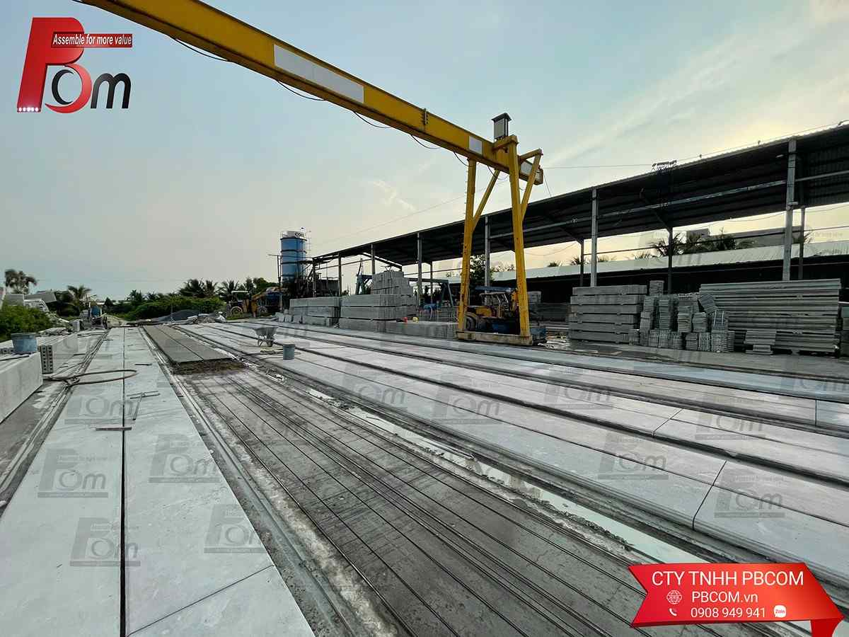 Làm hàng rào có cần móng?