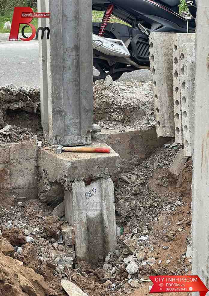 Làm hàng rào có cần móng?