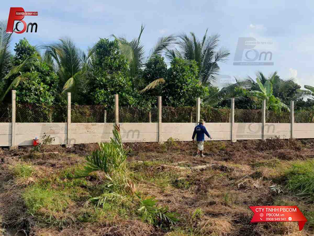 Nhiều chủ đất băn khoăn có nên làm hàng rào b40 kết hợp chân tường bê tông lõi rỗng.