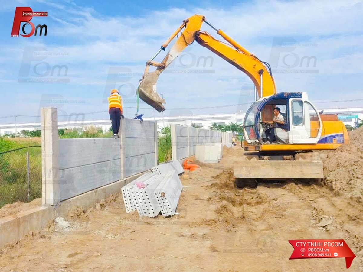 Ứng dụng xe cẩu trong công nghệ xây dựng lắp ghép giúp rút ngắn tiến độ.