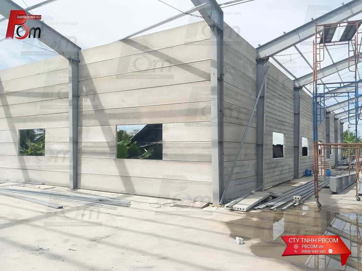 Giải pháp tường nhà xưởng bằng tấm bê tông lắp ghép có khả năng tháo dỡ tái sử dụng.