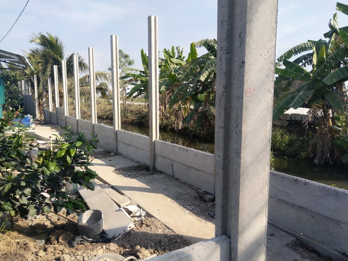 Hàng rào bê tông cốt thép lắp ghép