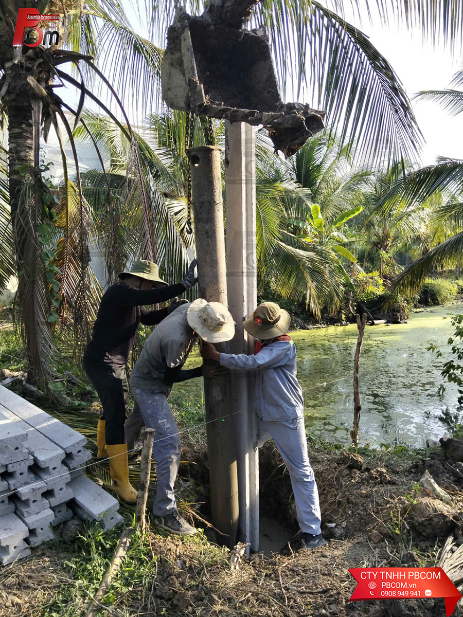 Chôn cột hàng rào bê tông không cần dùng móng