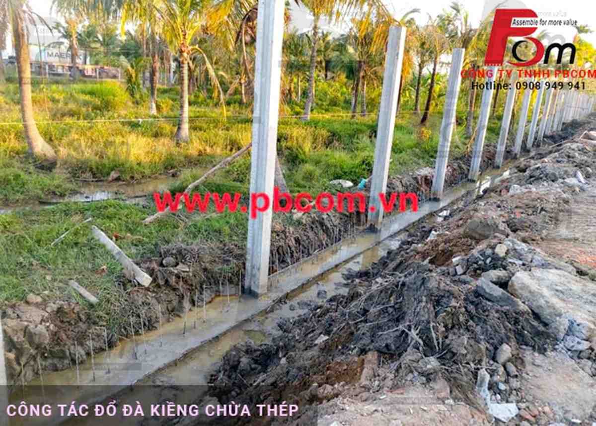 Chi tiết móng vỉ thép ô a200 của hệ tường chữ L lắp ghép chịu lực.