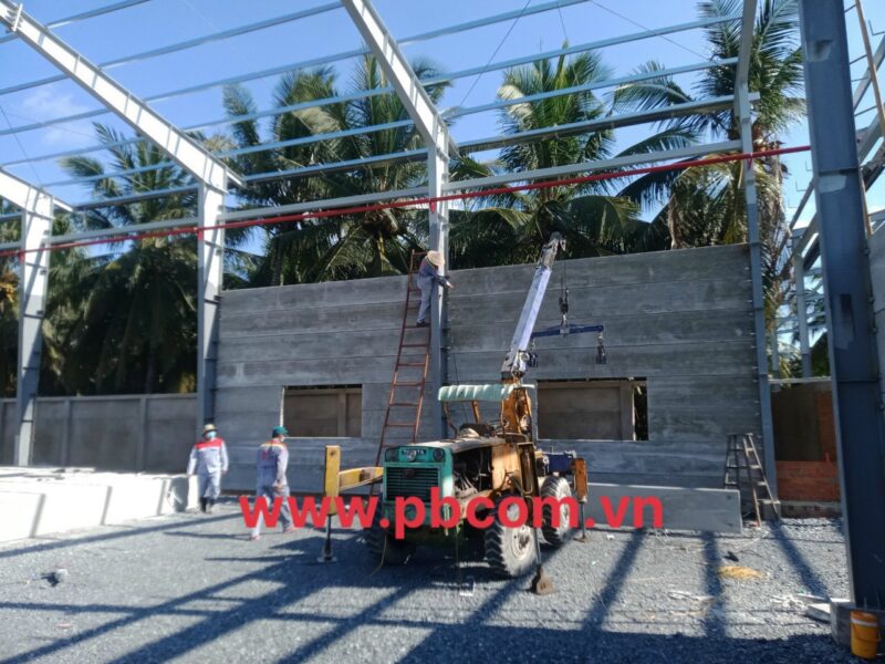 tường nhà xưởng lắp ghép